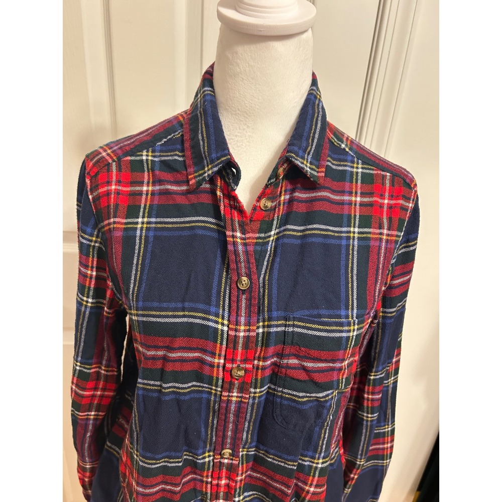 American Eagle Medium Women Boyfriend Fit Amazingly Soft plaid flannel red blue